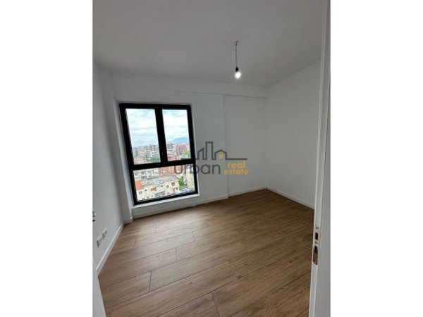Tirane, jepet me qera zyre Kati 9, 90 m² 700 € (Pazari i Ri)