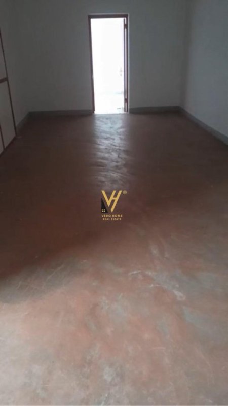Tirane, jepet me qera magazine Kati 1, 500 m² 1.800 € (KMY,YZBERISHT)