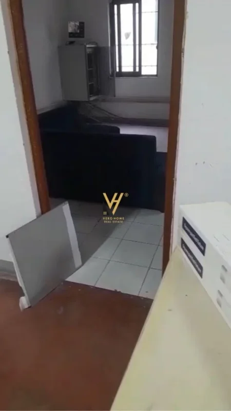 Tirane, jepet me qera magazine Kati 1, 500 m² 1.800 € (KMY,YZBERISHT)