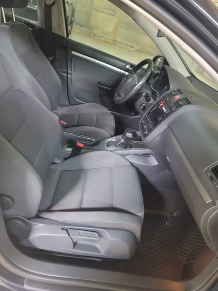 Tirane, shitet makine GOLF 5 Nafte, blu automatik Kondicioner 240.000 km 4.650 €