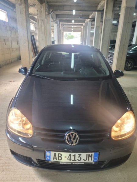 Tirane, shitet makine GOLF 5 Nafte, blu automatik Kondicioner 240.000 km 4.650 €