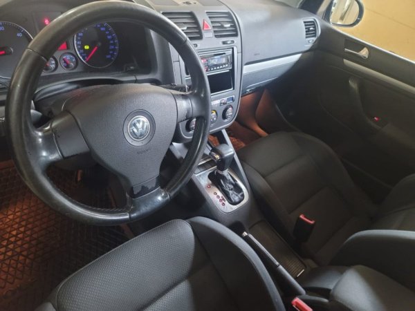 Tirane, shitet makine GOLF 5 Nafte, blu automatik Kondicioner 240.000 km 4.650 €