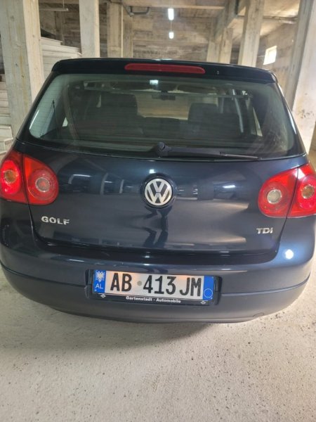 Tirane, shitet makine GOLF 5 Nafte, blu automatik Kondicioner 240.000 km 4.650 €