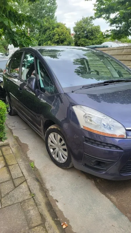 Tirane, shes makine Citroen c4 Picasso 2010 Nafte, blu automatik 187.000 km 3.800 €