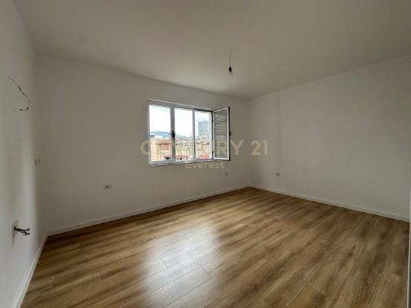 Tirane, shitet apartament 1+1 Kati 4, 45 m² 130.000 € (Qender)