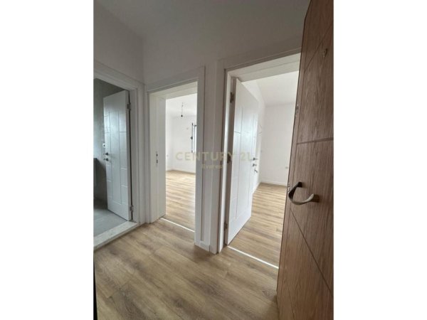 Tirane, shitet apartament 1+1 Kati 4, 45 m² 130.000 € (Qender)