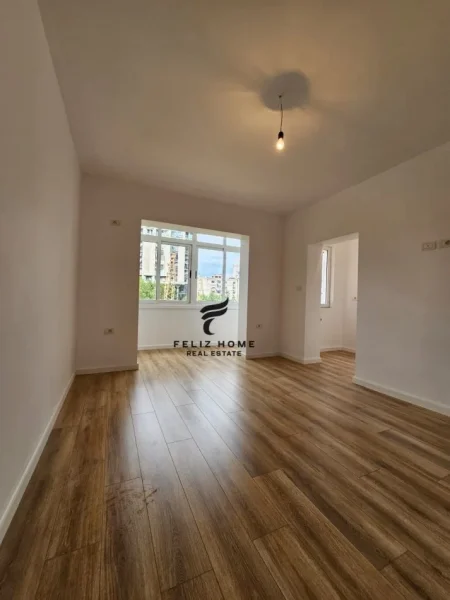 Tirane, shitet garsonier 1+1 Kati 4, 31 m² 93.000 € (QENDER)