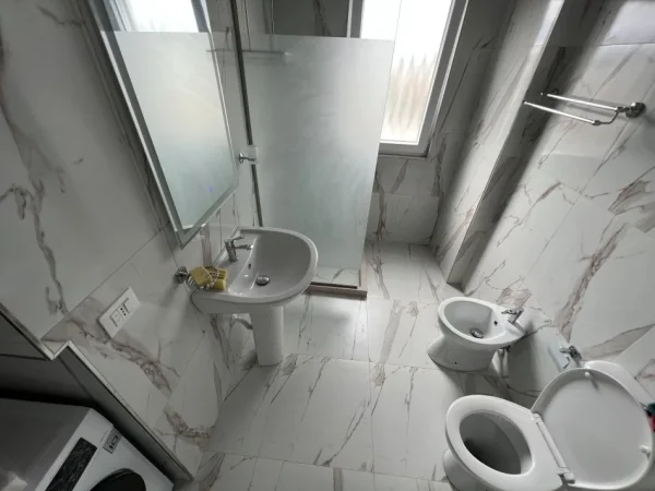 Tirane, jepet me qera apartament 1+1 Kati 9, 41 m² 500 € (5-Maji)