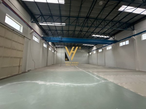 Tirane, jepet me qera magazine Kati 0, 850 m² 5.000 € (PICAR)