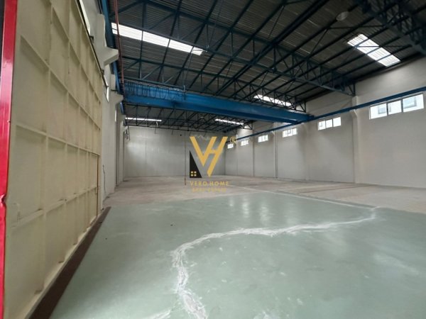 Tirane, jepet me qera magazine Kati 0, 850 m² 5.000 € (PICAR)