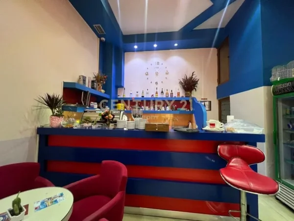 Tirane, shitet lokal Kati 0, 52 m² 160.000 € (Kombinat)