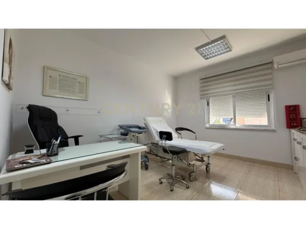 Tirane, jap me qera ambjent biznesi , 65 m² 700 € (Komuna e Parisit)