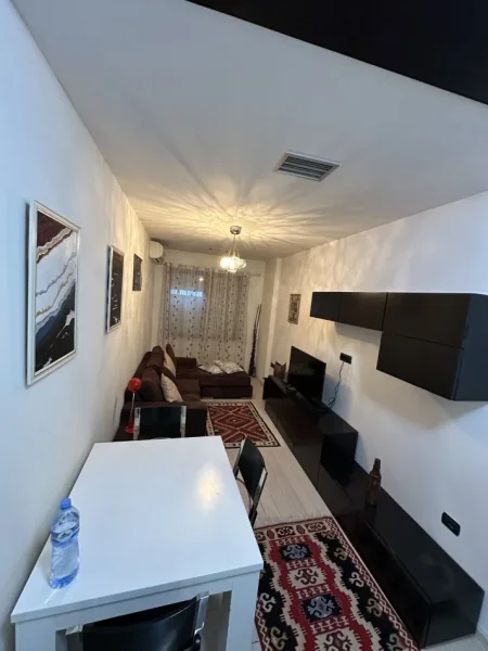 Tirane, jepet me qera apartament 1+1+Ballkon Kati 5, 82 m² 550 € (Rruga kavajes)