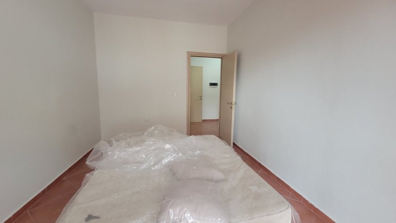 Tirane, jap me qera apartament 3+1 Kati 4, 100 m² 500 € (Mihal grameno)