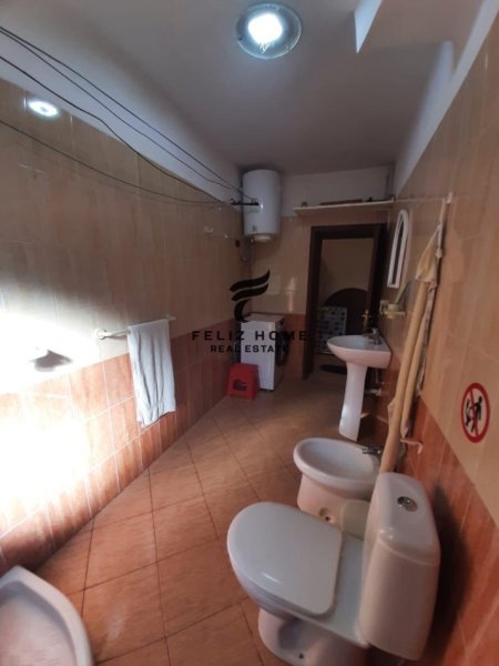 Tirane, jepet me qera apartament 1+1 Kati 1, 72 m² 500 € (BULEVARDI BAJRAM CURRI)