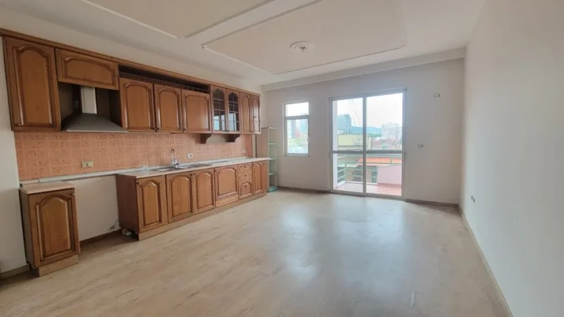 Tirane, jepet me qera ambjent biznesi Kati 4, 120 m² 550 € 