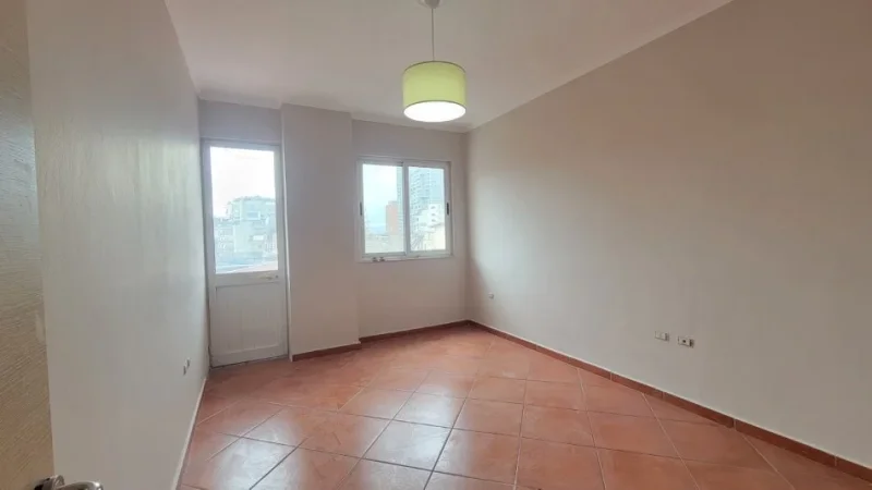 Tirane, jepet me qera zyre Kati 4, 120 m² 550 € (Mihal Grameno)