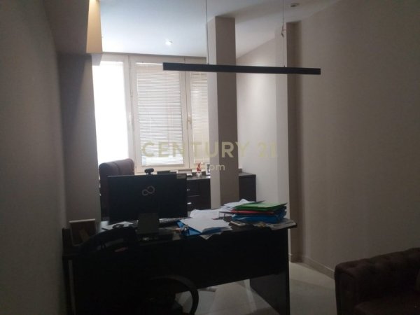 Tirane, jap me qera ambjent biznesi , 35 m² 600 € (Myslym Shyri)