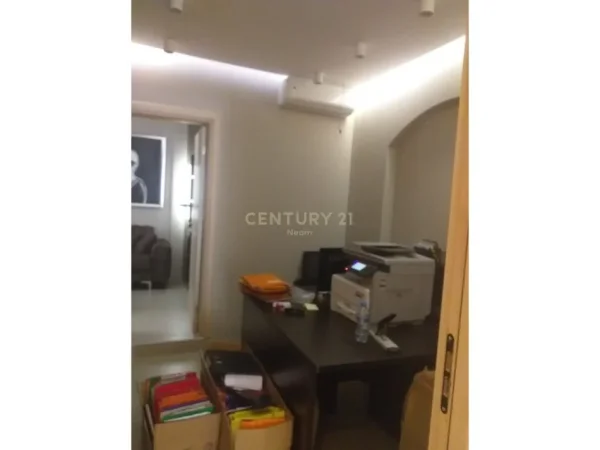 Tirane, jap me qera ambjent biznesi , 35 m² 600 € (Myslym Shyri)