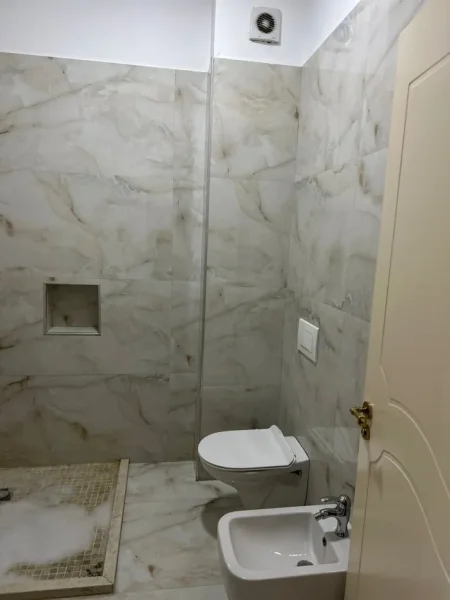 Tirane, jepet me qera apartament 1+1 Kati 9, 152 m² 500 € (Astir, Prane Bar Oslo)