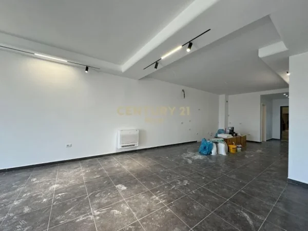 Tirane, shes apartament 3+1+2 , 147 m² 286.650 € (Liqeni i Thatë)