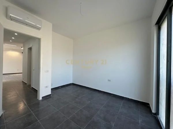 Tirane, shes apartament 3+1+2 , 147 m² 286.650 € (Liqeni i Thatë)