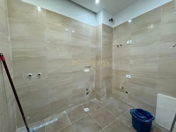 Tirane, shes apartament 3+1+2 , 147 m² 286.650 € (Liqeni i Thatë)