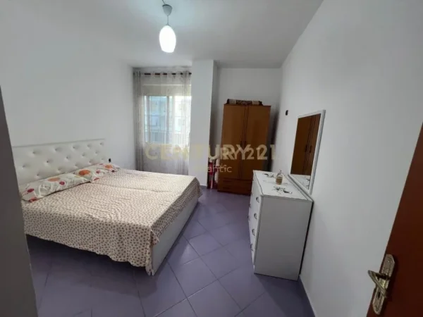Durres Plazh, jepet me qera apartament 1+1 Kati 3, 62 m² 400 € (Plazh Rrota Kuqe)