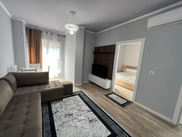 Tirane, jepet me qera apartament 1+1 Kati 9, 47 m² 500 € (rruga 5 maji)
