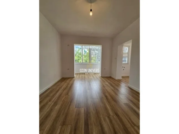 Tirane, shitet garsonier 1+1 Kati 4, 31 m² 93.000 € (Qendër)