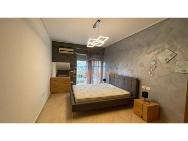 Tirane, shitet apartament 2+1+Ballkon Kati 4, 99 m² 190.000 € (ISH PARKU AUTOBUSAVE)