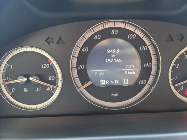 Tirane, shitet makine MERCEDES BENZ Benzin+Gaz, blu automatik 157.000 km 6.600 €