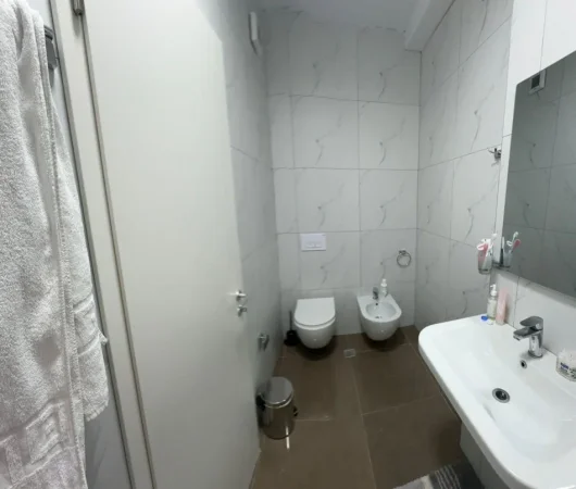 Tirane, jepet me qera apartament 1+1 Kati 8, 66 m² 600 € (21 dhjetori)