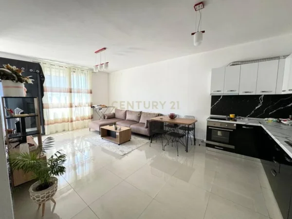 Tirane, jepet me qera apartament 1+1 Kati 2, 78 m² 600 € (Liqeni i thate)