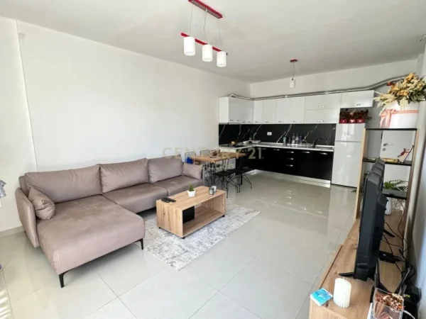 Tirane, jepet me qera apartament 1+1 Kati 2, 78 m² 600 € (Liqeni i thate)