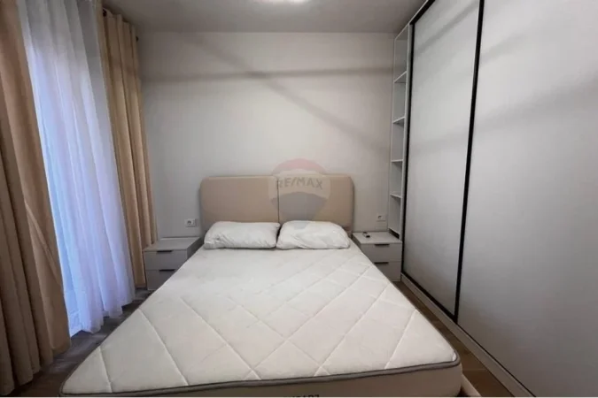 Tirane, jepet me qera apartament 1+1 , 70 m² 550 € (Rr. e Kavajes)
