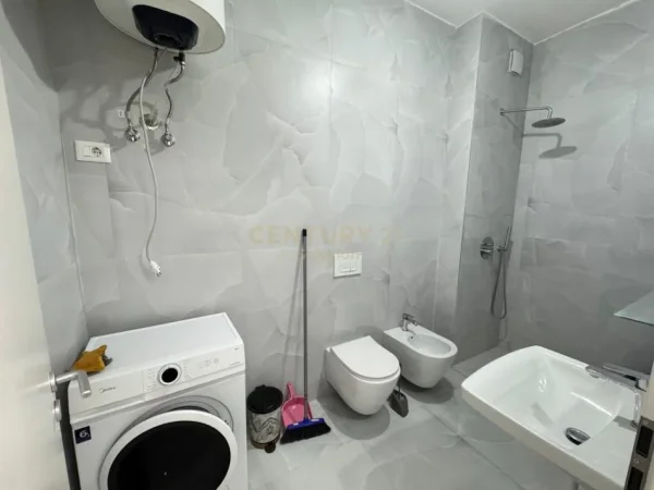 Tirane, jepet me qera apartament 1+1 Kati 5, 60 m² 370 € (Ali Demi)