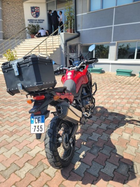 Tirane, shes HONDA , e kuqe 21.000 km 11.300 €