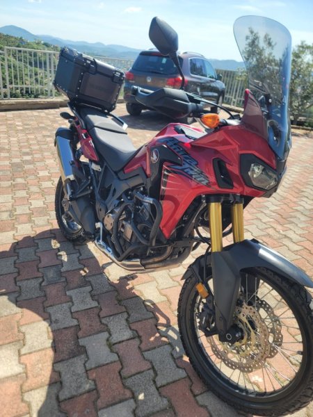 Tirane, shes HONDA , e kuqe 21.000 km 11.300 €