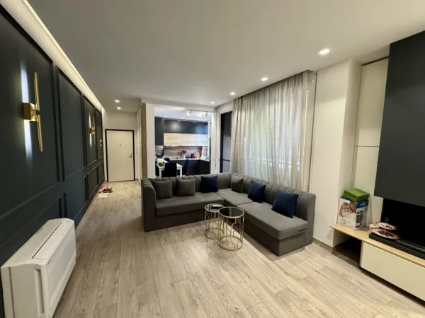 Tirane, shitet 2+1+Ballkon Kati 5, 106 m² 183.000 € (Oxhaku, Prane Xhamise Xhura)