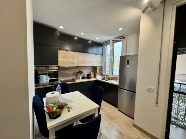 Tirane, shitet 2+1+Ballkon Kati 5, 106 m² 183.000 € (Oxhaku, Prane Xhamise Xhura)