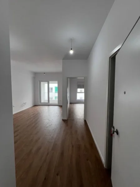 Tirane, shitet apartament 1+1 Kati 1, 61 m² 98.080 € (Ali Demi, Kompleksi "Kaimi")