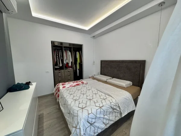 Tirane, shitet 2+1+Ballkon Kati 5, 106 m² 183.000 € (Oxhaku, Prane Xhamise Xhura)