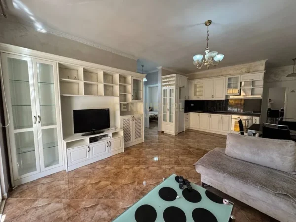 Tirane, jap me qera 2+1 Kati 4, 100 m² 500 € (Astir)