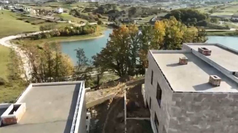 Tirane, shitet Vile 3 Katshe Kati 3, 660 m² 1.200.000 € (LIQENI FARKES)