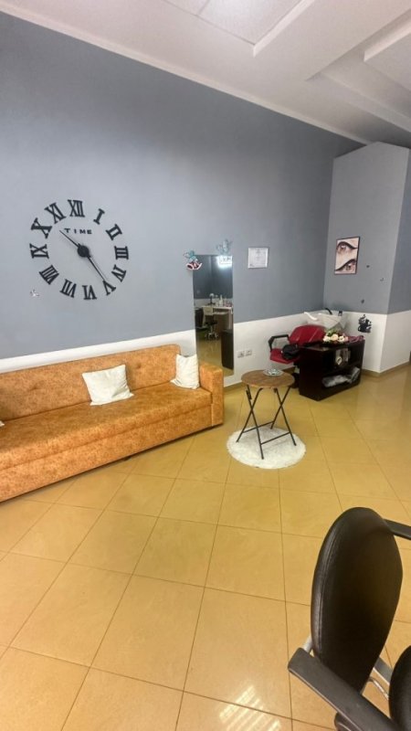 Durres, jepet me qera ambjent biznesi Kati 0, 400 € (Rruga Egnatia, perballe Extra Market)