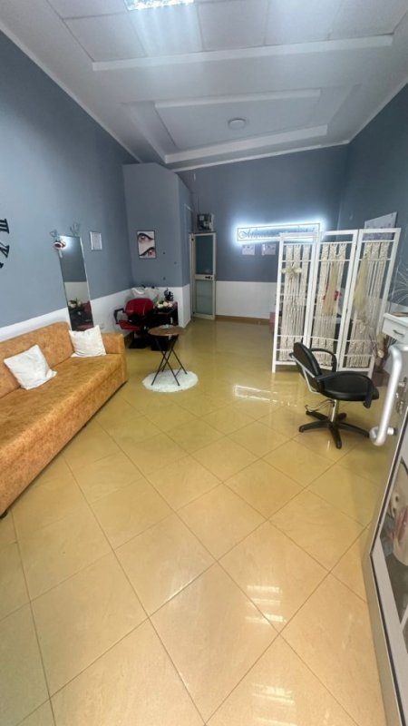 Durres, jepet me qera ambjent biznesi Kati 0, 400 € (Rruga Egnatia, perballe Extra Market)
