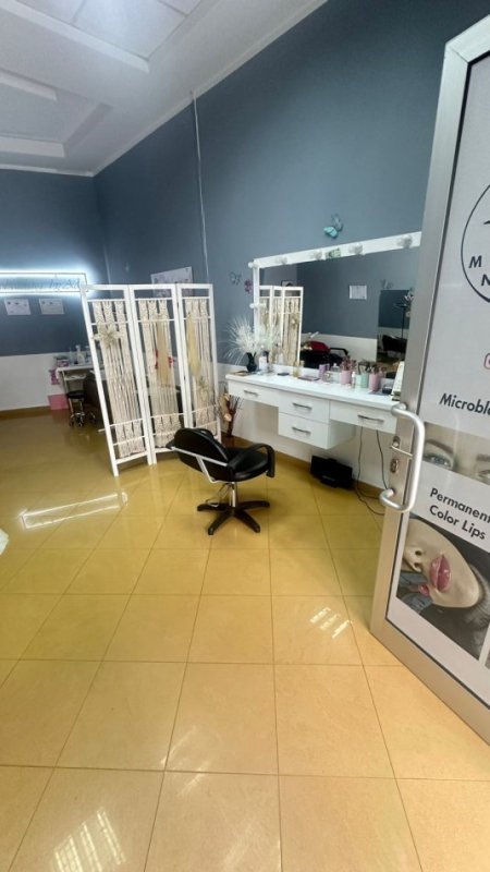 Durres, jepet me qera ambjent biznesi Kati 0, 400 € (Rruga Egnatia, perballe Extra Market)
