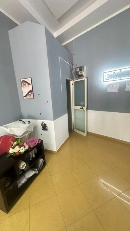 Durres, jepet me qera ambjent biznesi Kati 0, 400 € (Rruga Egnatia, perballe Extra Market)