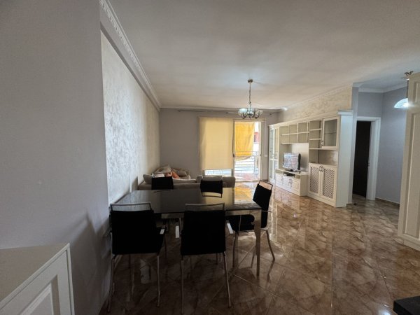 Tirane, jepet me qera apartament 2+1+Ballkon Kati 4, 100 m² 500 € (Teodor Keko)